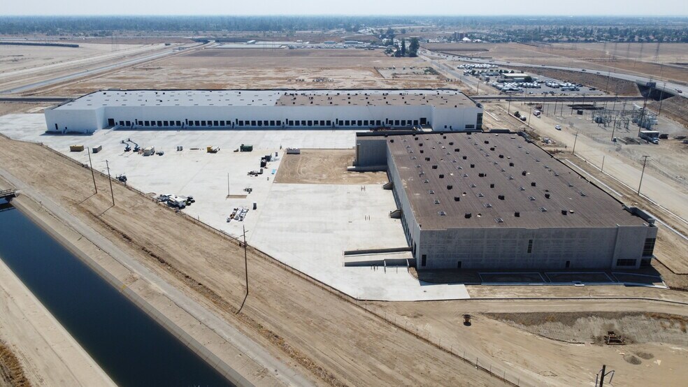 More Photos Of 2152 Coffee Rd, Bakersfield Distribution For Lease