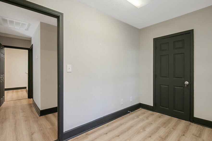 More Photos Of 1500 Gillespie St, Fayetteville Office For Lease
