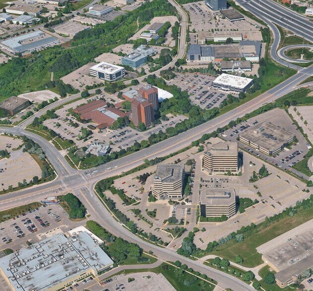 More Photos Of 6711 Mississauga Rd, Mississauga Office For Lease