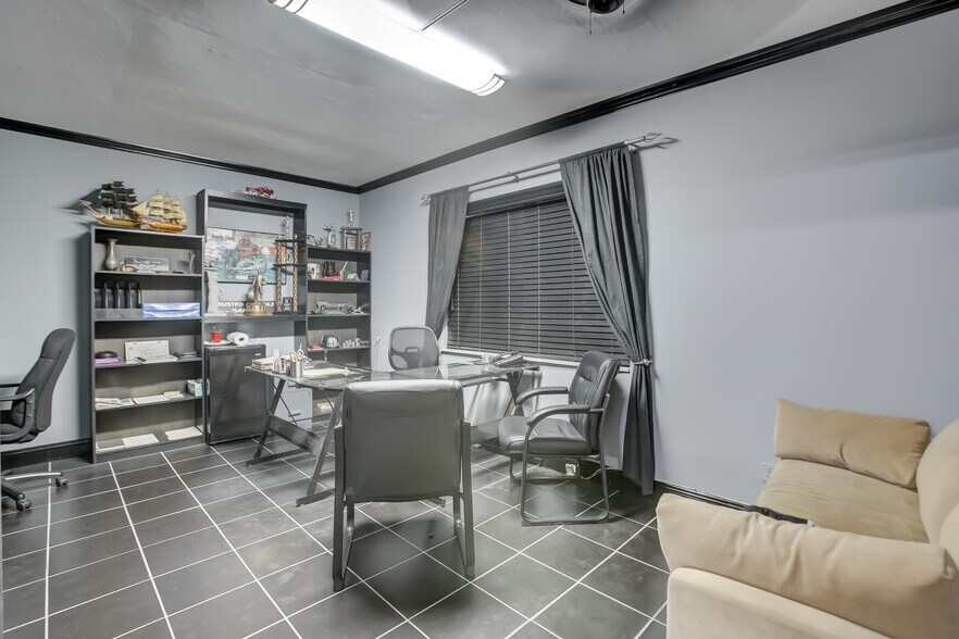 More Photos Of 530 S Dixie Hwy W, Pompano Beach Auto Repair For Sale