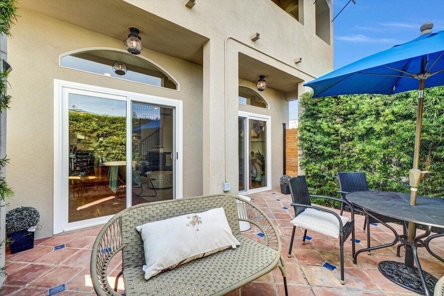 More Photos Of 179 Pomona Ave, Long Beach Hospitality For Sale