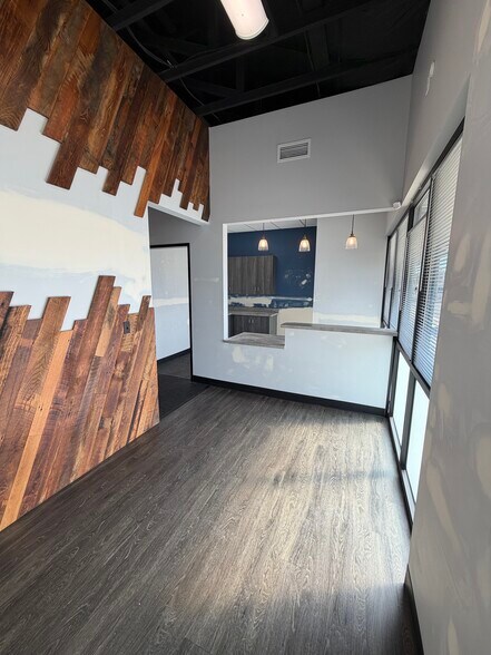 More Photos Of 14679 SE Sunnyside Rd, Clackamas Freestanding For Lease