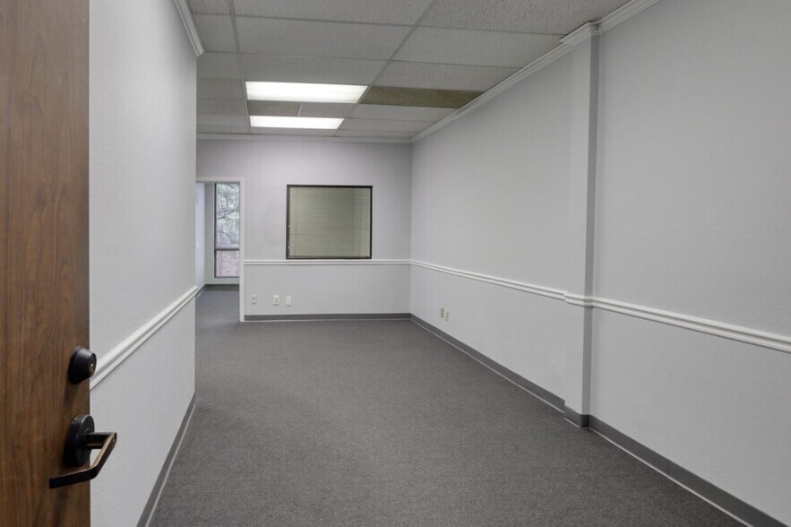 More Photos Of 2929 Mossrock Dr, San Antonio Office For Lease