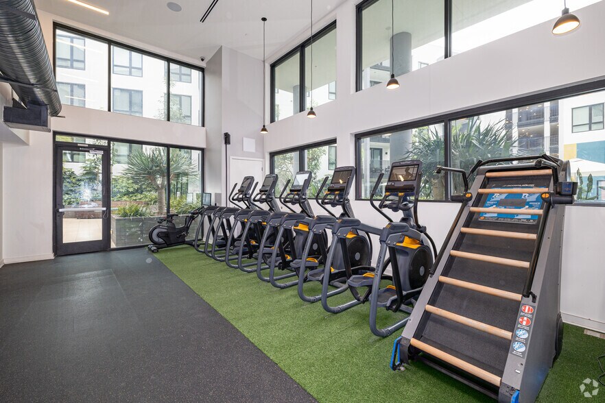 More Photos Of 4520 Alvarado Canyon Rd, San Diego Apartments For Lease