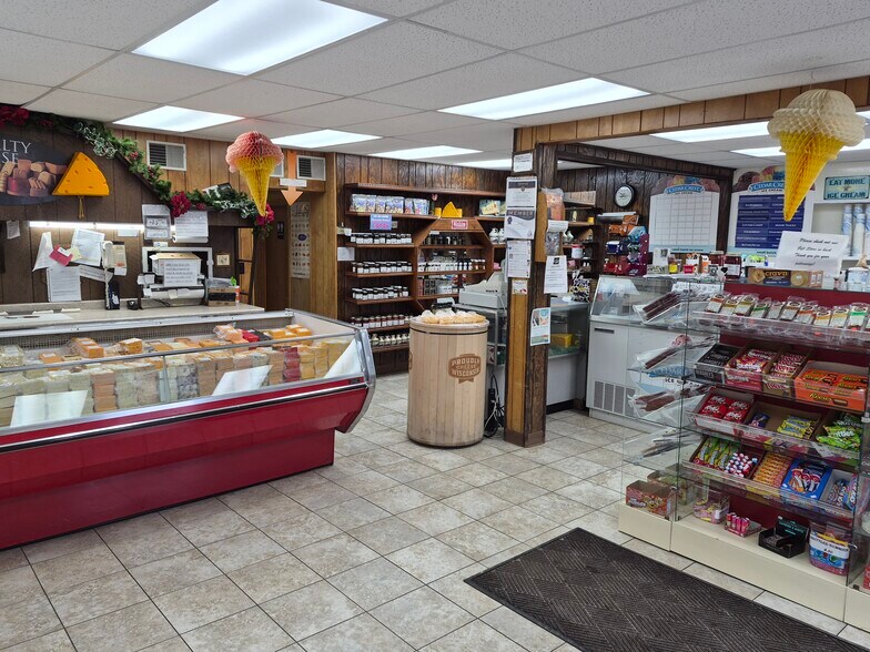 More Photos Of 118 N 4th St, Abbotsford General Retail For Sale