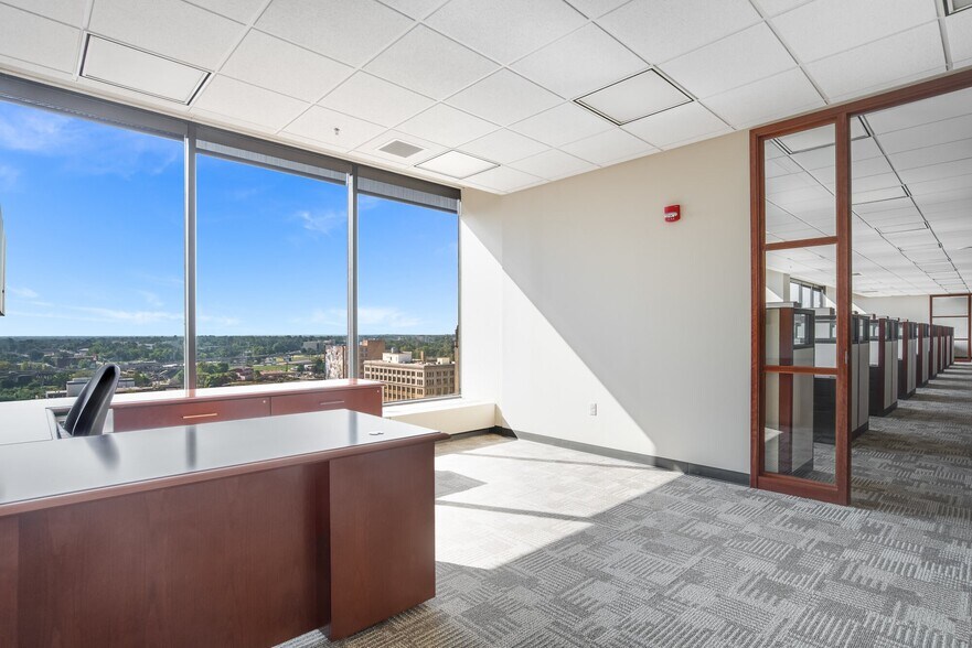 More Photos Of 400 Texas St, Shreveport Office For Lease