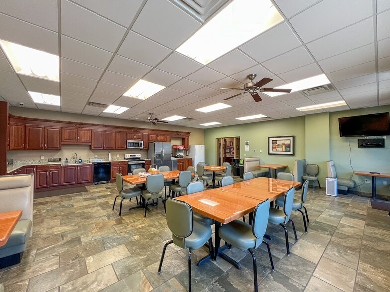 More Photos Of 1737 N Main Ext St, Butler Light Distribution For Sale