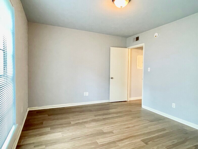 More Photos Of 11 Eumar Ct NW, Center Point Apartments For Sale