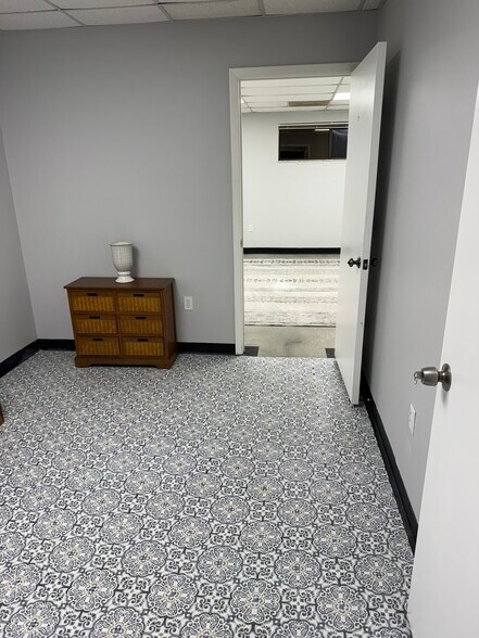 More Photos Of 621 Lakeview Rd, Clearwater Coworking Space