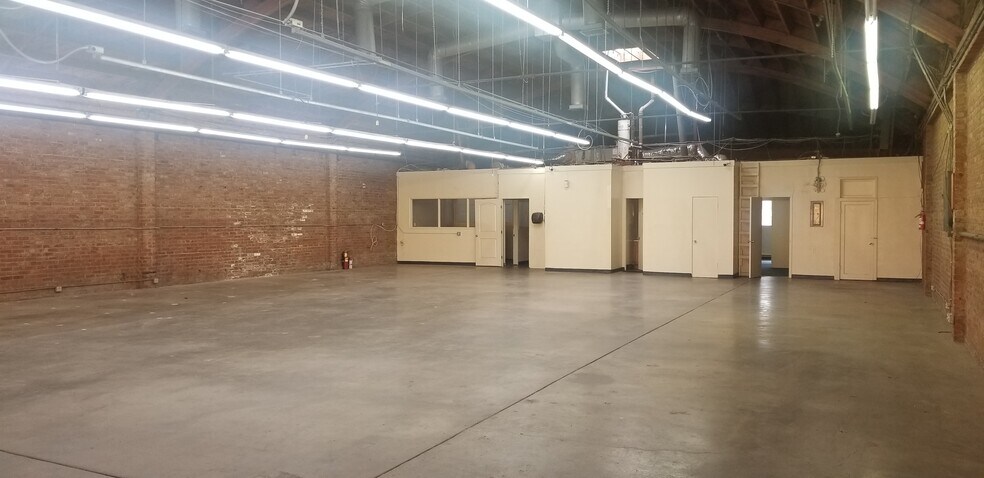 More Photos Of 1262-1264 S Boyle Ave, Los Angeles Manufacturing For Sale