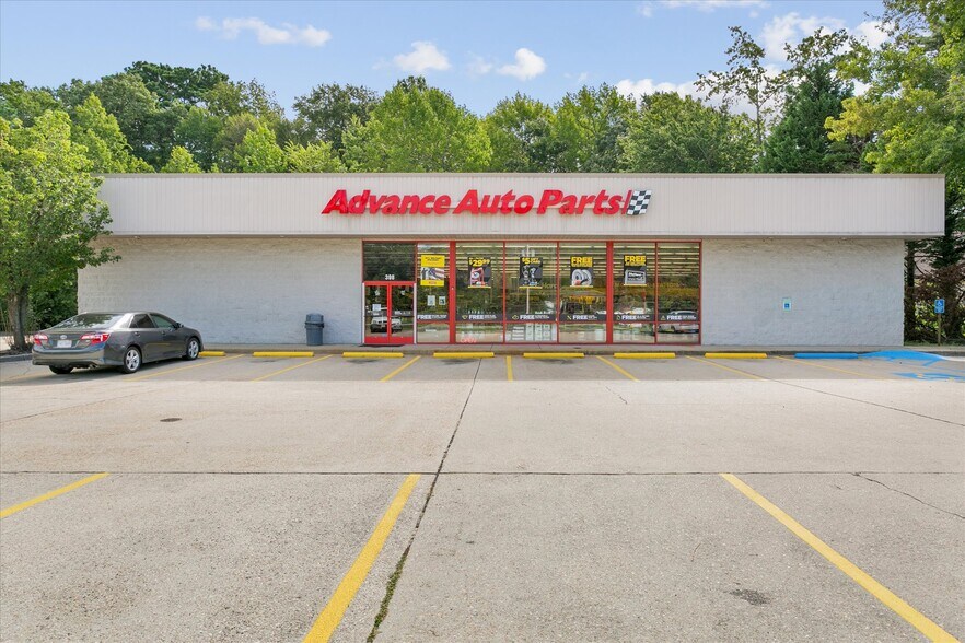 More Photos Of 398 Wythe Creek Rd, Poquoson Auto Repair For Sale