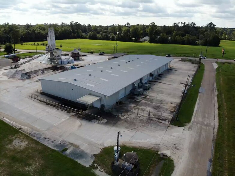 More Photos Of 2103 US-190 Hwy, Hammond Showroom For Sale