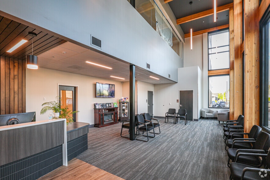 More Photos Of 835 Commercial St S, Salem Medical For Lease