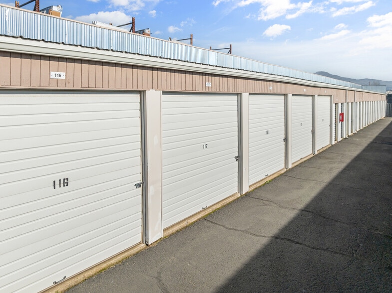 More Photos Of 402 W Clark St, Medford Self Storage For Sale