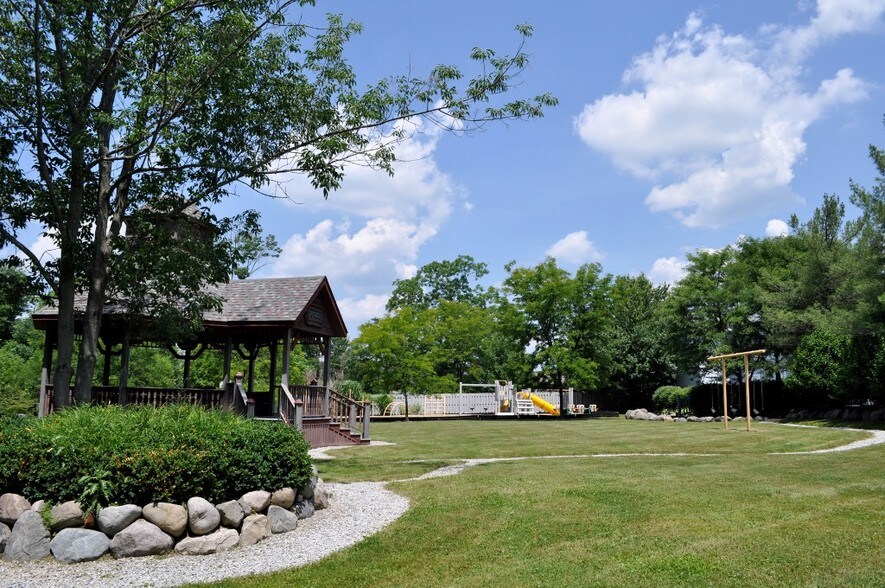 More Photos Of 17892 Chillicothe Rd, Chagrin Falls Office For Sale