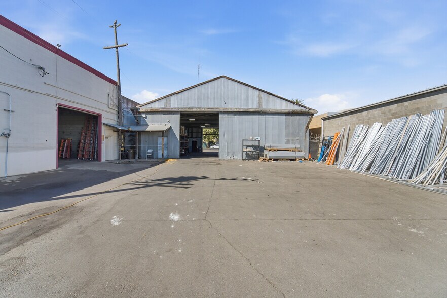 More Photos Of 945 E Lindsay, Stockton Warehouse For Sale