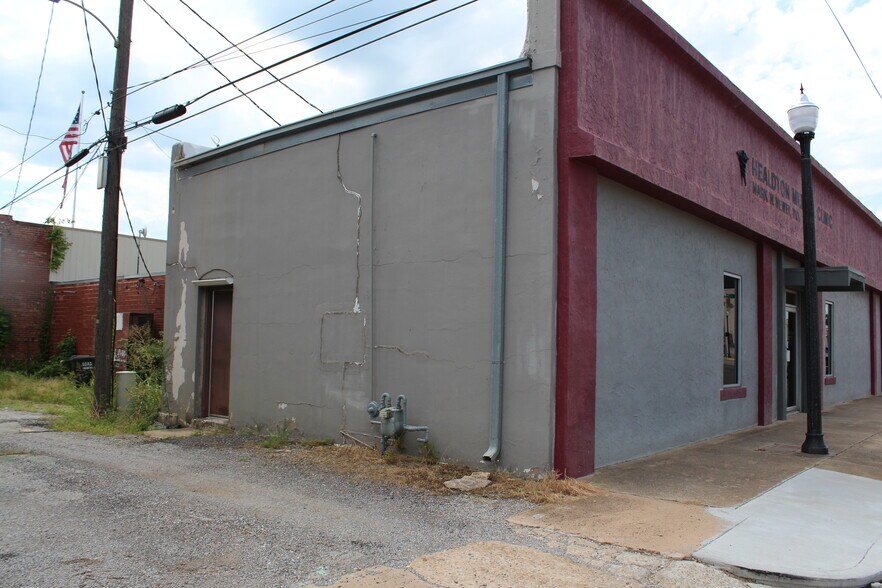 More Photos Of 628 4th St, Healdton Healthcare For Sale