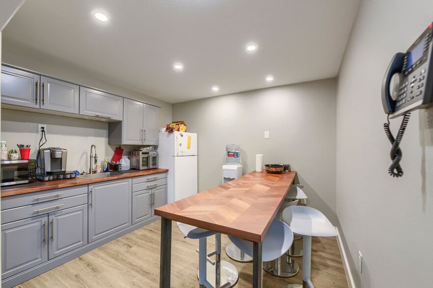 More Photos Of 4005 Broadway St, Houston Medical For Sale