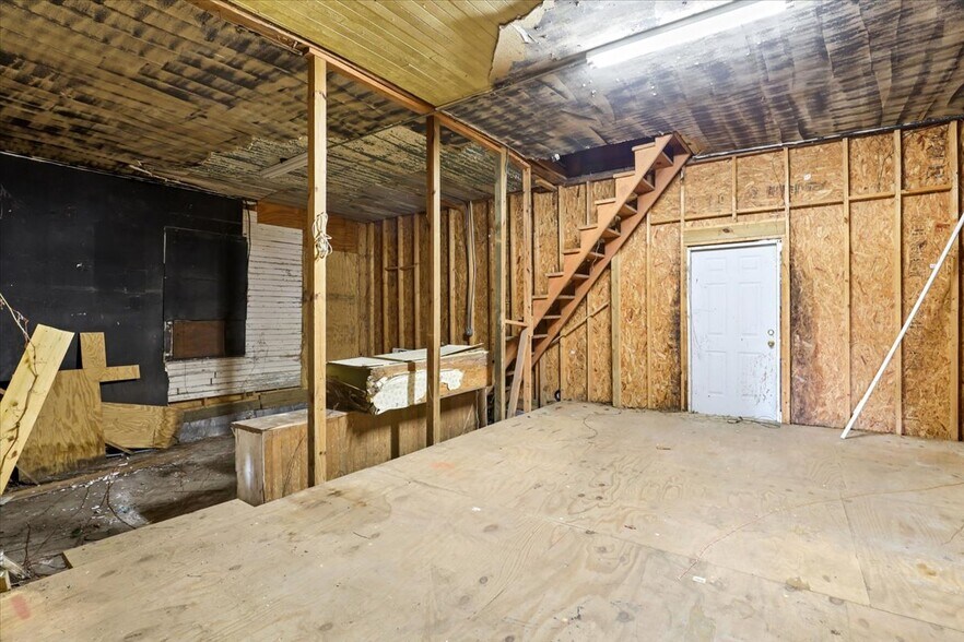 More Photos Of 6640 US Highway 70 W, La Grange Flex For Sale