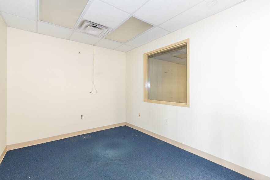 More Photos Of 1592 Sandifer Blvd, Seneca Freestanding For Lease