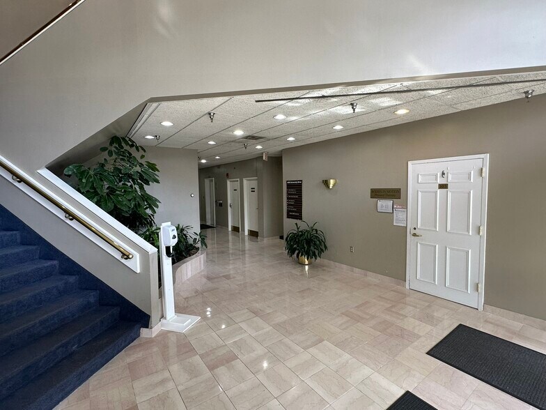 More Photos Of 4084 University Dr, Fairfax Office For Sale