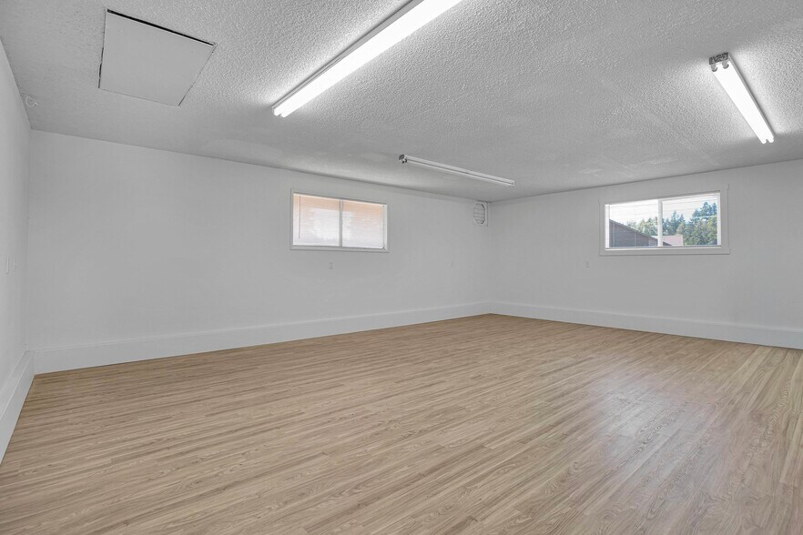 More Photos Of 16710 SE Sunnyside Rd, Happy Valley Flex For Sale