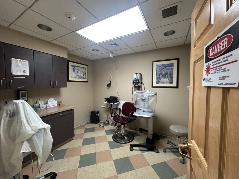 More Photos Of 5 Tyler Ct, Carlisle Medical For Sale