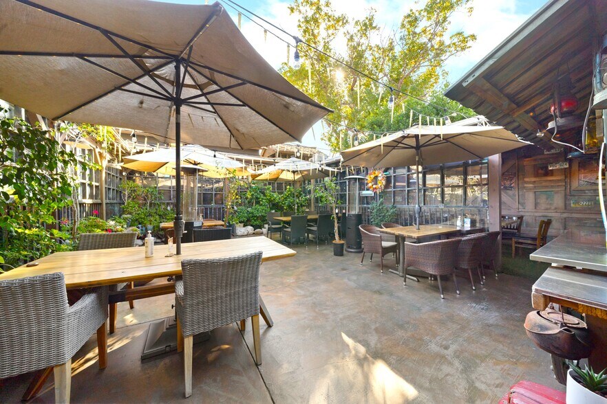 More Photos Of 228 S Oxford Ave, Los Angeles General Retail For Sale