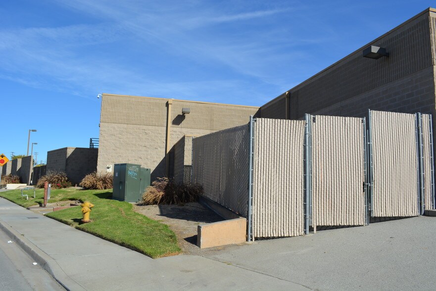 More Photos Of 1067 N Davis Rd, Salinas Garden Center For Lease