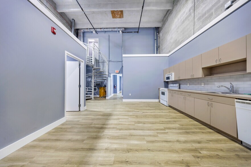 More Photos Of 11379-11399 NW 122nd St, Medley Warehouse For Sale