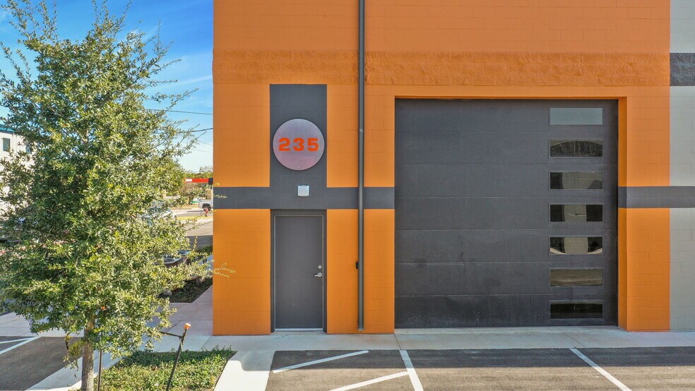 More Photos Of 2100 Double Creek Dr, Round Rock Warehouse For Lease