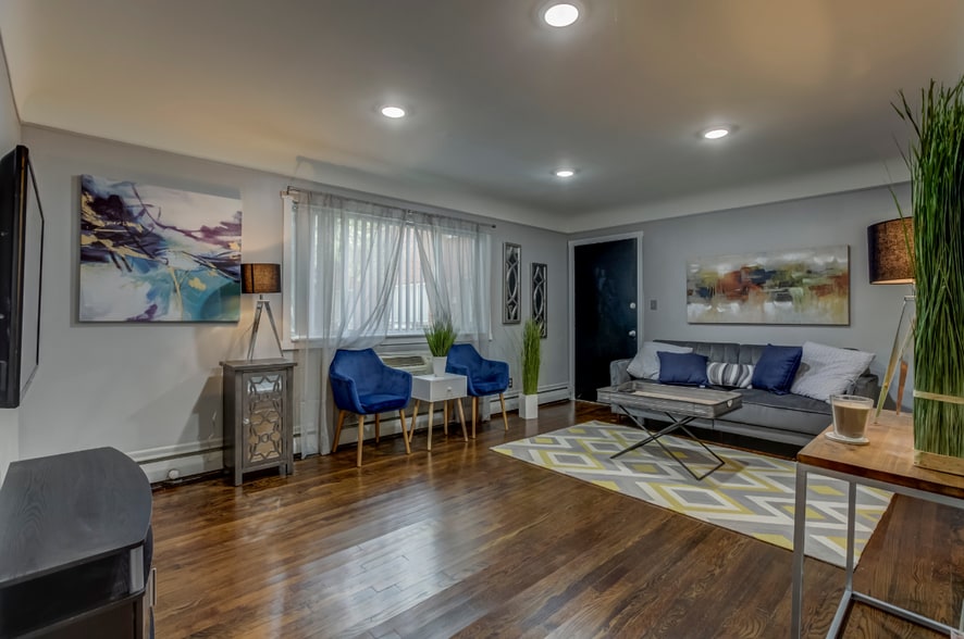 More Photos Of 629 W Maple Rd, Clawson Apartments For Sale