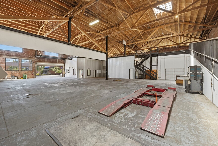 More Photos Of 600 N El Dorado St, Stockton Service For Sale