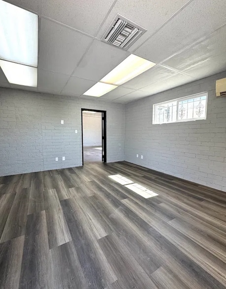 More Photos Of 14747 Lull St, Van Nuys Warehouse For Lease