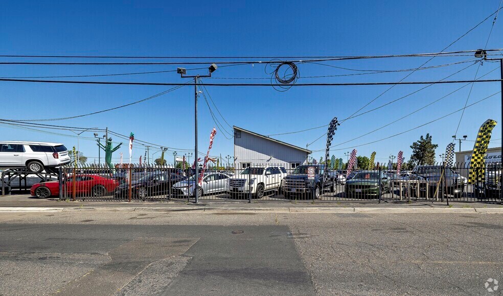 More Photos Of 854 Crows Landing Rd, Modesto Auto Dealership For Sale