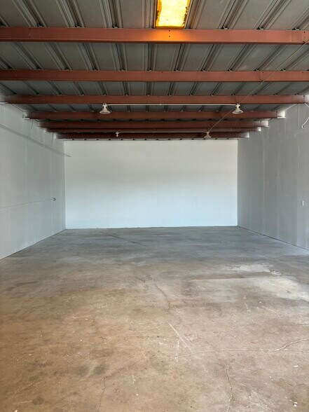 More Photos Of 7999 Hansen Rd, Houston Unknown For Lease