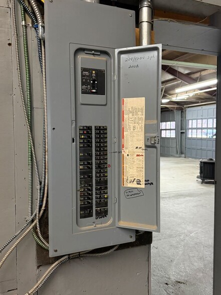 More Photos Of 435 Deerfield St, Greenfield Freestanding For Sale