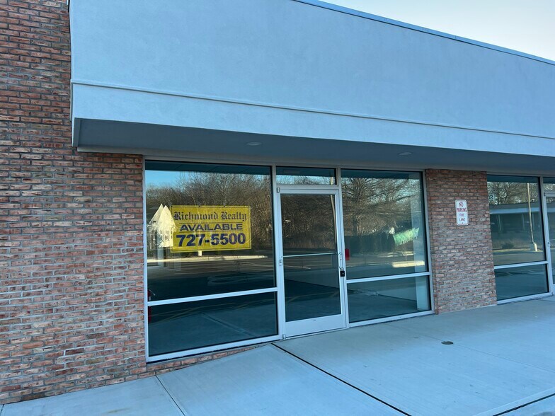 More Photos Of 1352 E Main St, Riverhead Freestanding For Lease