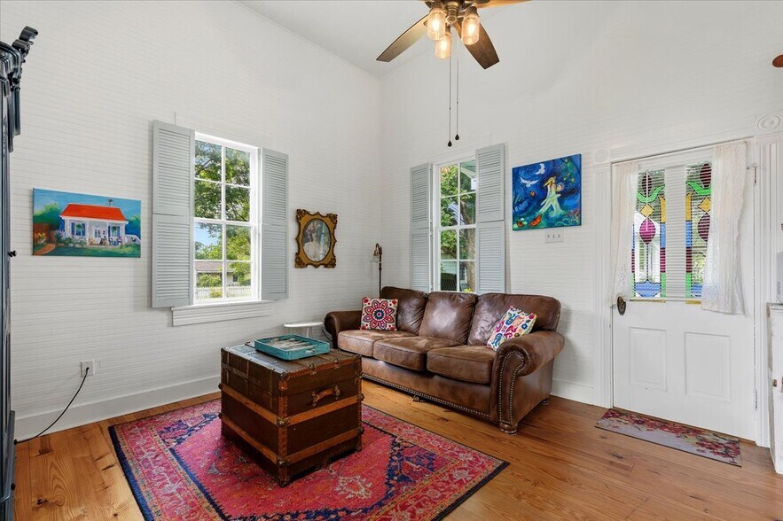 More Photos Of 702 E Main St, Round Rock Office Residential For Sale