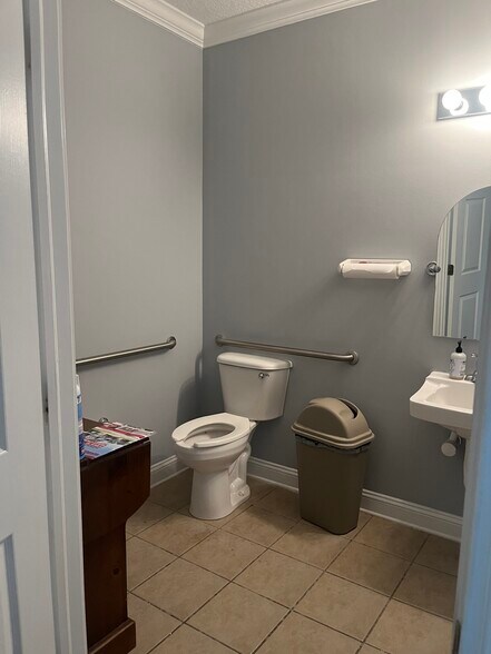 More Photos Of 7855 Argyle Forest Blvd, Jacksonville Office For Sale