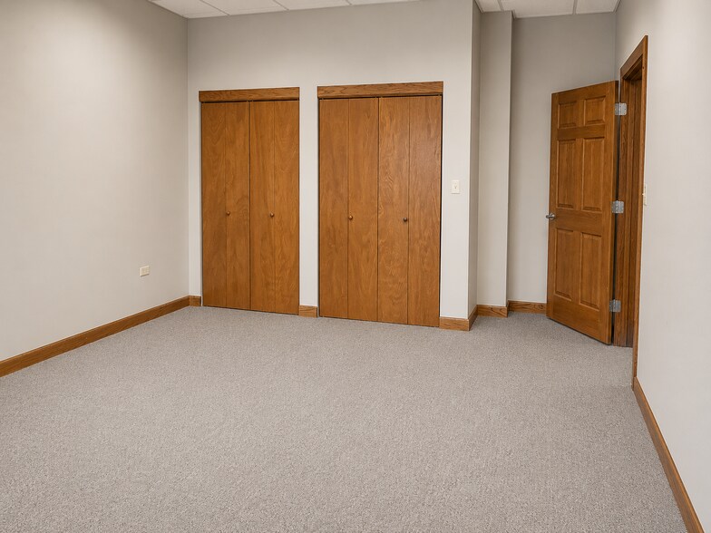 More Photos Of 20635 Abbey Woods Ct N, Frankfort Loft Creative Space For Sale