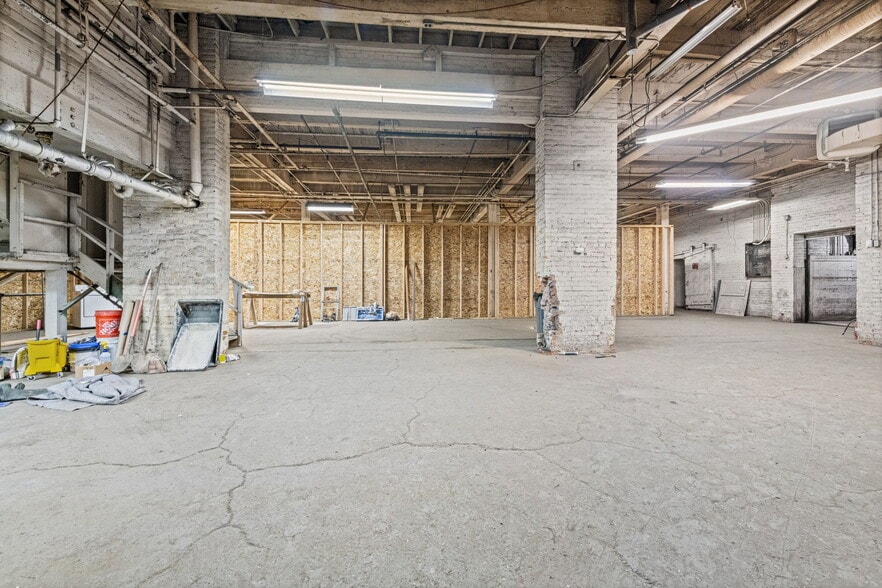 More Photos Of 4444 Lawton Ave, Detroit Warehouse For Sale