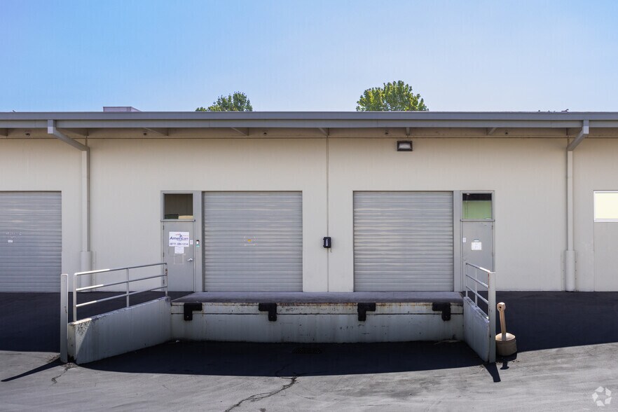 More Photos Of 7505 NE Ambassador Pl, Portland Unknown For Lease