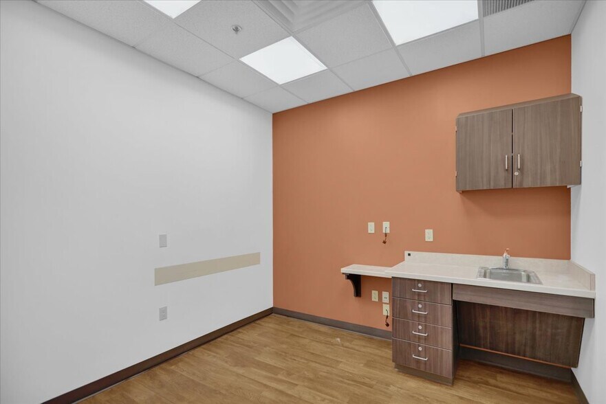 More Photos Of 1350 Broadcasting Rd, Wyomissing Medical For Lease