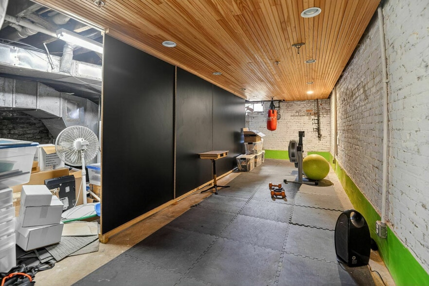 More Photos Of 110 S Columbus St, Alexandria Storefront Retail Office For Sale