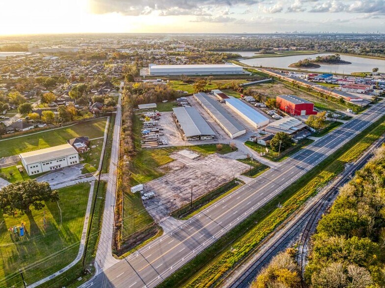 More Photos Of 8750 Galveston Rd, Houston Land For Lease