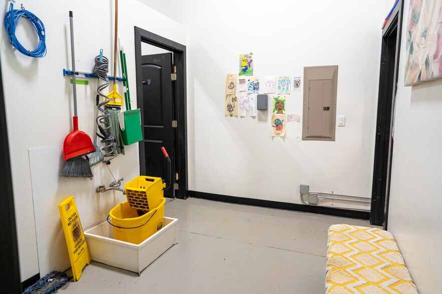 More Photos Of 2720 E Red Cliffs Dr, Saint George Unknown For Lease