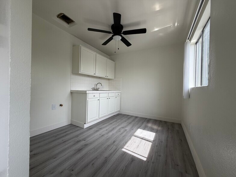 More Photos Of 1075 W 39th St, Los Angeles Apartments For Sale