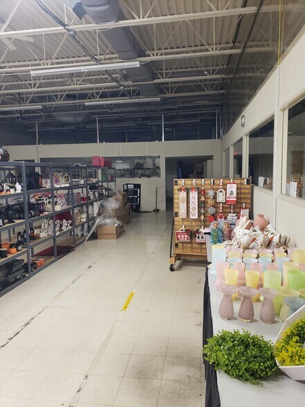 More Photos Of 37 Lark Industrial Pky, Greenville Warehouse For Sale