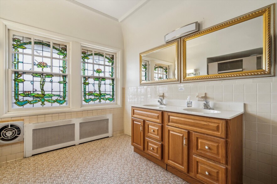 More Photos Of 7425 Old York Rd, Elkins Park Loft Creative Space For Sale